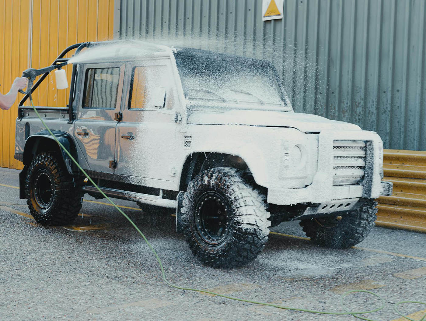 mobile interior exterior wash truck